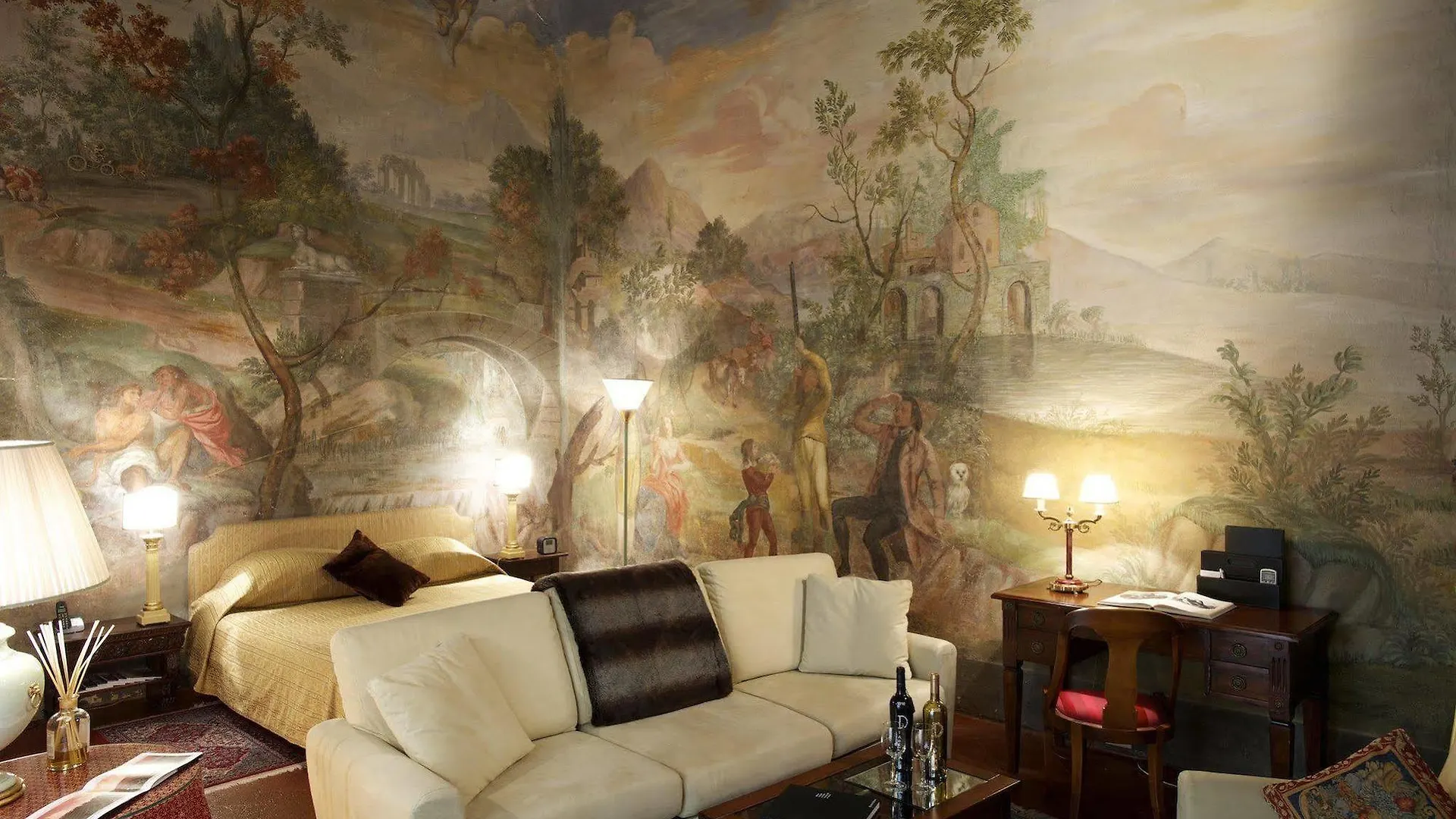Palazzo Magnani Feroni, All Suite - Residenza D'Epoca Florence Hotel